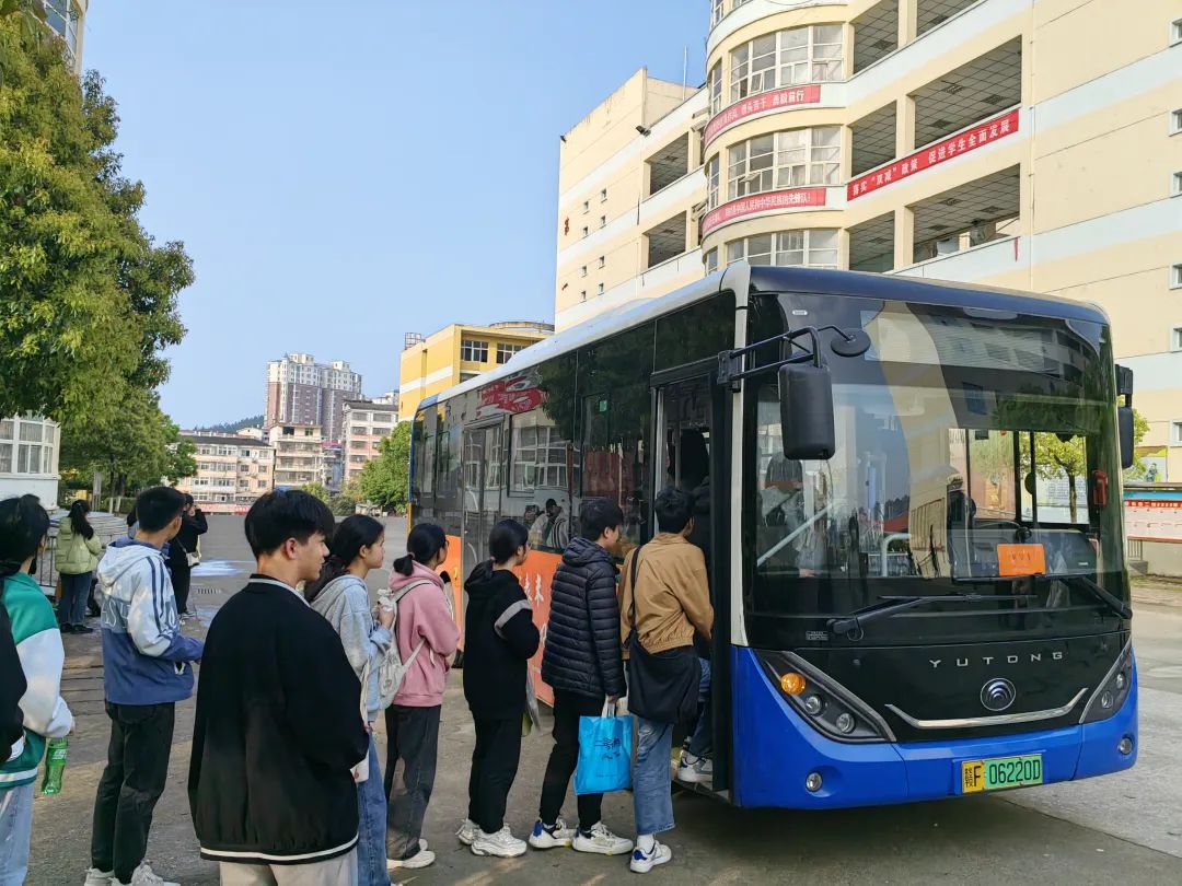 撫州長運：樂安分公司圓滿完成高三模擬考試包車業(yè)務