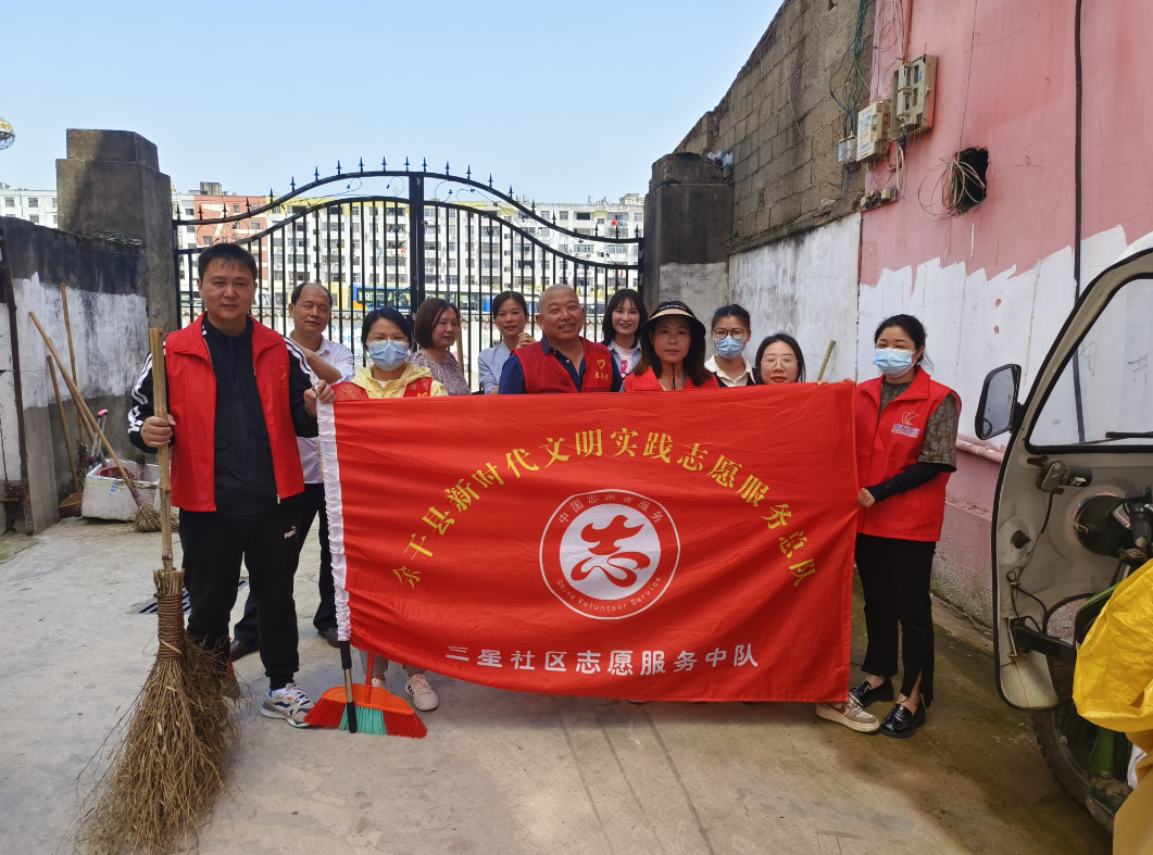 上饒汽運(yùn) 余干公司開展創(chuàng)文創(chuàng)衛(wèi)環(huán)境整治活動